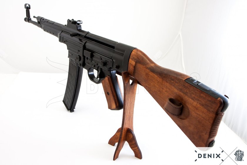 Replika Sturmgewehr 44 s popruhem, Německo 1943 3