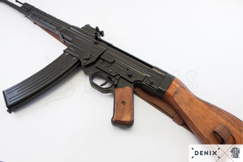 Replika Sturmgewehr 44 s popruhem, Německo 1943 9