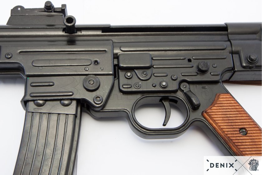 Replika Sturmgewehr 44 s popruhem, Německo 1943 11